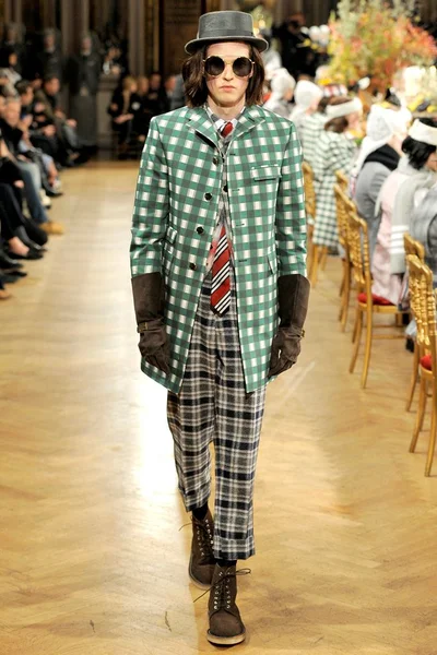 Look 17